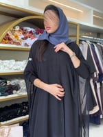 عباية سهى بقماش بلاك بيري مع شيفون برسم سماوي