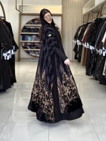 عباية الترف بقماش كريب ملكي مع شيفون مخمل كم استرت...