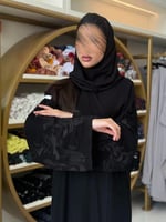 عباية علياء بقماش كريب ملكي تطريز ناعم بالكم 4