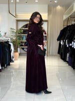 عباية لبنى بقماش مخمل كوري مطرز مزين بفصوص برغندي