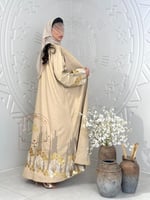 عباية صبا بقماش لنن بارد تطريز ترتر بيج