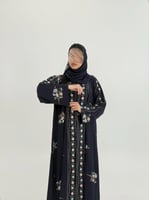 عباية الين بقماش كريب اوكراني بتطريز كحلي