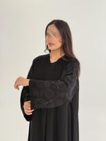 عباية لين بقماش كريب ملكي تطريز بالكم كحلي