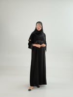 عباية ليالي بقماش كريب ملكي مزين بهدب ٢