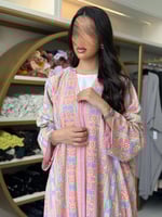 عباية غاده بقماش لنن هندي مطرز وردي