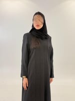 عباية سوزال بقماش كريب باربي اسود بتطريز اسود