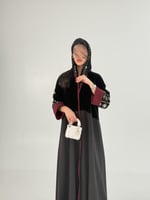 عباية غداف بقماش مخمل كوري تدخيلات كريب بلاك كم مط...