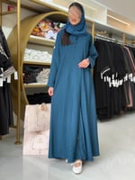 عباية ليان بقماش كريب باربي مزين بازرة تركواز