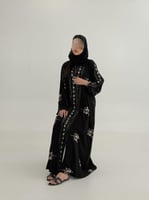 عباية الين بقماش كريب بلاك بيري بتطريز اسود