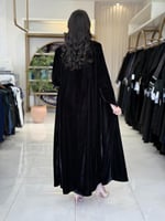 عباية اشجان بقماش مخمل كوري مزين بازره