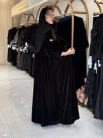 عباية ايرينا بقماش مخمل كوري بتحديد قيطان مزينه با...