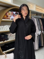 عباية موانا بقماش شيفون مطرز مع كريب الاناقة