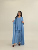 طقم الاناقة لوسي بقماش لنن ناعم مزين بكسرات سماوي