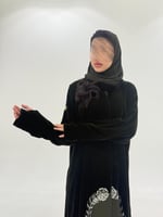 عباية الماس بقماش مخمل كوري بتطريز ورود زيتي (فتحة...