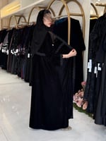 عباية اسمهان بقماش مخمل كوري مزين بكلفه فريده