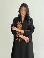 عباية وسميه بقماش انترنت مزين بشك اورنج