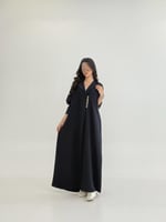 عباية ردينه بقماش كريب لمياء مزين بازره كحلي