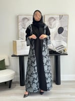 عباية يمنى | بقماش كريب المميز ورد تيفاني