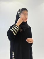 عباية زمرد بقماش مخمل كوري تدخيلات كسرات مورده