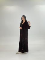 عباية علياء بقماش مخمل كوري مكسر عنابي