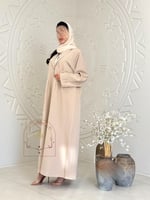 عباية اديم بقماش كريب باربي بيج