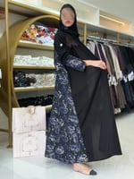 عباية سدم بقماش كريب الاناقة مع اورقنزا كحلي