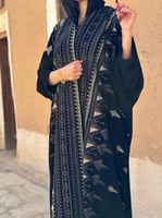 عباية ثادق بقماش كريب الاناقه مطرز