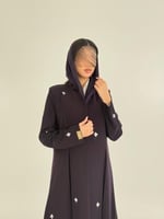 عباية سوار بليزر رسمي مزين بكسرات وشك بقماش كريب ر...