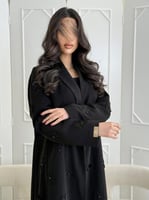 كولكشن العيد | عباية منار بقماش كريب رموش مزين بور...