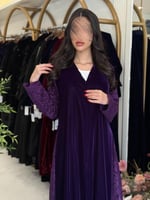 عباية دينا بقماش مخمل كوري تدخيلات دانتل بنفسجي