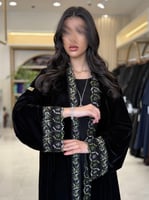 عباية غدق بقماش مخمل كوري مزين بكلفه اخضر