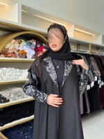 عباية رفيف بقماش كريب باربي مع اورجنزا رمادي