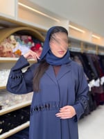 عباية هتون بقماش كريب باربي مزين بشك كحلي