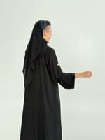 عباية سلوى بقماش كريب ملكي مزين بقيطان كحلي