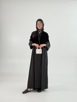 عباية غداف بقماش مخمل كوري تدخيلات كريب بلاك كم مط...
