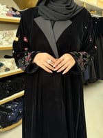 تشكيلة شتاء 2025 - عباية كيرا بليزر مخمل تطريز ورو...