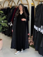 عباية دينا بقماش مخمل كوري تدخيلات دانتل اسود