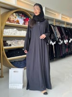 عباية اماتا بقماش كريب بشك اسود