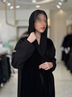 عباية سمو بقماش مخمل تدخيلات كريب الاناقه اسود