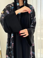 عباية بحريه | شيفون مبطن بريش ملونه اسود