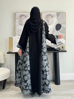 عباية يمنى | بقماش كريب المميز ورد تيفاني