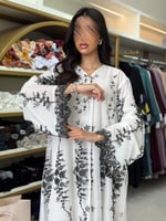 عباية بهجه بقماش شيفون مبطن بتطريز اسود