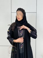 عباية نجد بقماش كريب ملكي تدخيلات روكاما مطرز موف