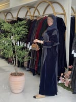 عباية تانيا بقماش مخمل كوري مع كريب كحلي