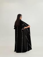 عباية لوليان بقماش ملكي بتطريز انيق