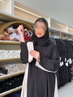 عباية لمارا بقماش كريب الاناقة تدخيلات كريب بيج