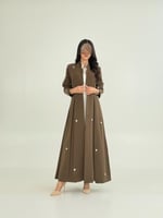 عباية سوار بليزر رسمي مزين بكسرات وشك بقماش كريب ر...