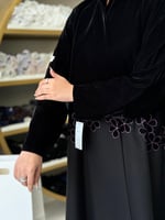 تشكيلة شتاء 2025 - عباية يولينا كريب بلاك مع مخمل...