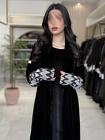 عباية ايلين بقماش مخمل كوري مع دانتل بالكم اسود