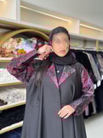 عباية رفيف بقماش كريب باربي مع اورجنزا وردي